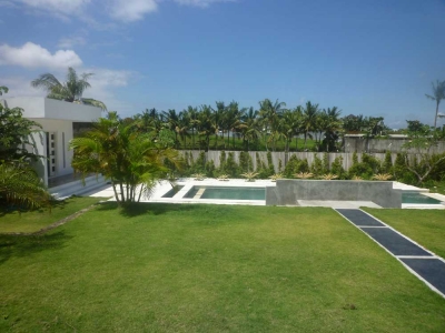 photo: Villa putih for sale (lease) in Canggu, Bali